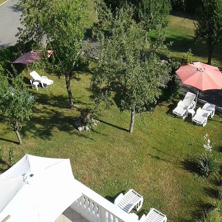 Guest House Surina App Surina'S Green Holiday Rupa Buitenkant foto