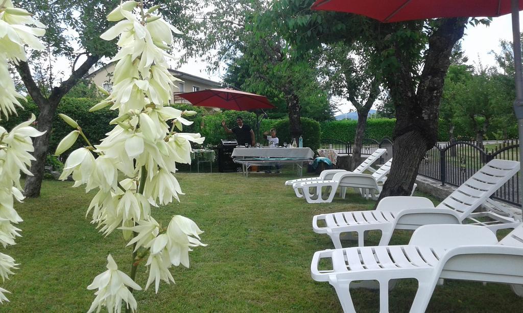 Guest House Surina App Surina'S Green Holiday Rupa Buitenkant foto