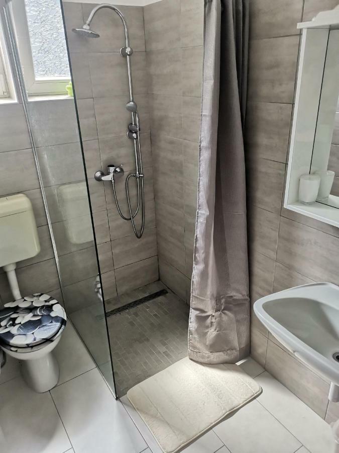 Guest House Surina App Surina'S Green Holiday Rupa Buitenkant foto