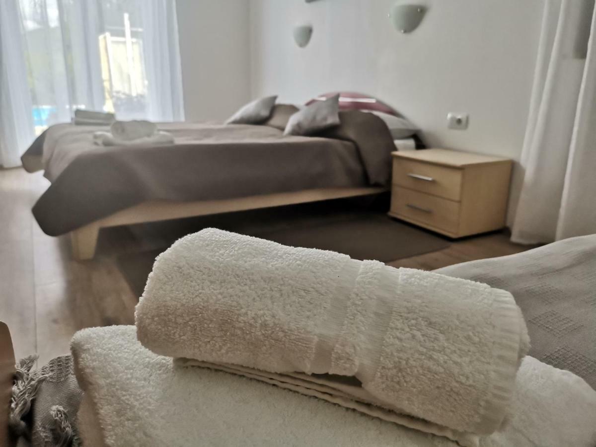 Guest House Surina App Surina'S Green Holiday Rupa Buitenkant foto