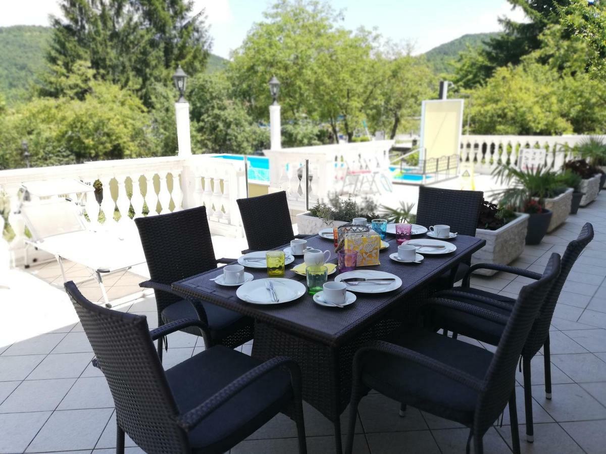 Guest House Surina App Surina'S Green Holiday Rupa Buitenkant foto