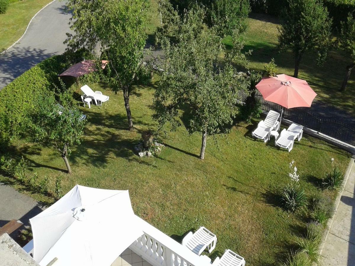Guest House Surina App Surina'S Green Holiday Rupa Buitenkant foto