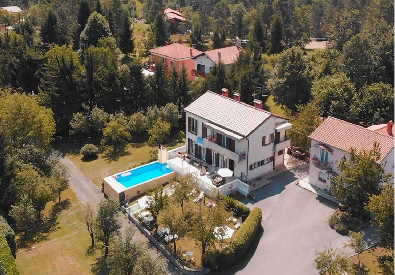 Guest House Surina App Surina'S Green Holiday Rupa Buitenkant foto